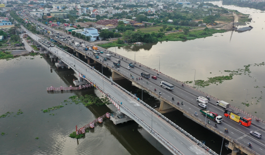 Ngày kia, chính thức thông xe cầu vượt sông 9.000 tấn tại thành phố giàu nhất Việt Nam