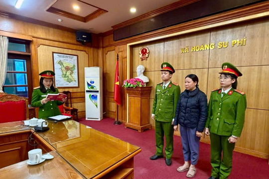 Khởi tố, khám xét chỗ ở một cựu Phó Chủ tịch UBND thị trấn cũ