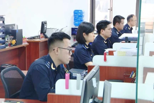 Nhiều đơn vị hải quan thu ngân sách tăng vọt