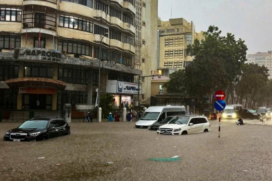 Bộ trưởng Xây dựng nói thẳng việc giao thông quá tải, đô thị ngập lụt