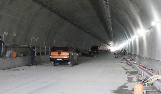 Sắp thông xe hầm xuyên núi kết nối 2 tỉnh hẹp ngang của Việt Nam