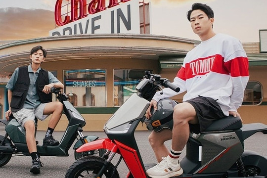 Bắt nhịp xu hướng, Honda bán mẫu xe máy điện với trọng lượng khoảng 53kg: Pin lithium chạy xa tới 80km/lần sạc, giá rẻ không?