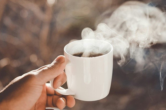 Thói quen này khi uống nước có nguy cơ gây ung thư ngang ngửa với bia rượu