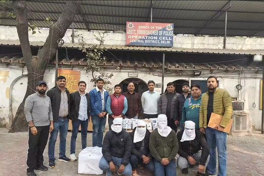 Bắt khẩn cấp đường dây làm giả Samsung 'Made in Vietnam' từ... đồng nát!