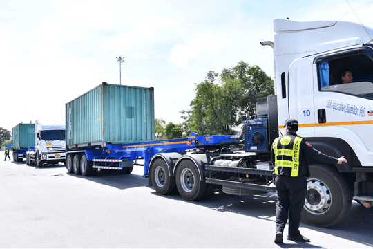Nối gót Hà Nội: Thủ đô một nước Đông Nam Á tính giảm xe xăng, cấm xe 6 bánh tại 50 quận