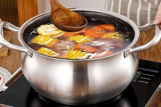 Vì sao không nên ủ canh chua, canh mặn trong nồi inox qua đêm?