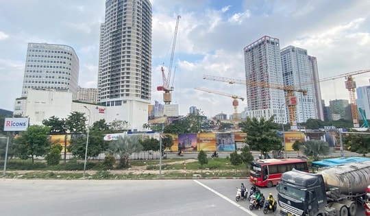 Tiến độ mới nhất tòa tháp 45 tầng trên đất vàng 3 mặt tiền Cầu Giấy, giá bán lên tới 150 triệu đồng/m2