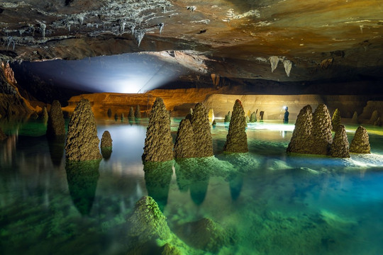 Tour du lịch 'đắt nhất Việt Nam' kín khách đến hết 2027, có tiền chưa chắc đã đi được