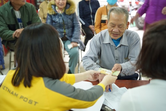Trước Tết Dương lịch, hàng trăm nghìn người thuộc diện sau sẽ được lĩnh một khoản tiền lớn