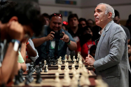 Phát lệnh truy nã cựu vô địch cờ vua thế giới