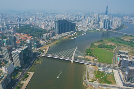Dòng vốn ngoại ồ ạt vào TP. HCM, FDI năm 2025 gần chạm mốc 8,4 tỷ USD