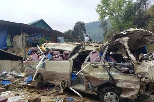 Thông tin về xe ô tô khách bị lật ở Lào Cai khiến 9 người chết