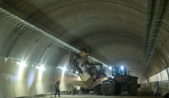 Hầm đường bộ dài thứ 3 Việt Nam: Sử dụng phương pháp phổ biến trên thế giới, vượt tiến độ 8 tháng, do ‘vua hầm’ xây dựng
