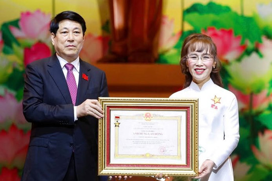 Nữ tỷ phú, Tiến sĩ Nguyễn Thị Phương Thảo nhận danh hiệu Anh hùng Lao động