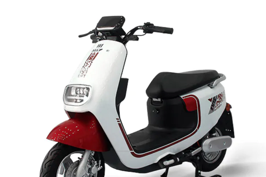 Xe điện giá 16,5 triệu, đi tới 70 km/lần sạc lại không cần bằng lái: Ai nên mua?