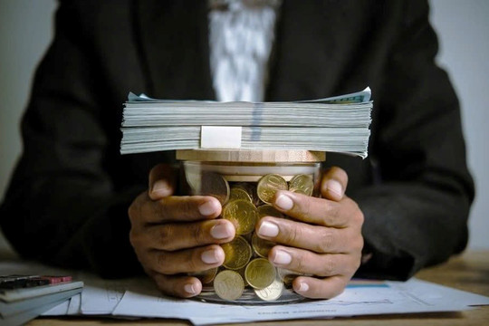 Muốn bớt áp lực tiền bạc năm 2026, học ngay 3 thói quen 'đáng tiền' người giàu duy trì mỗi ngày