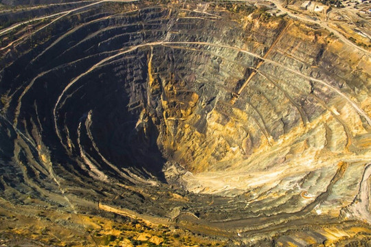 Phát hiện mỏ vàng chất lượng cao khổng lồ nằm sâu trong một khu rừng mưa