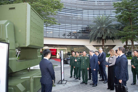 Lãnh đạo quốc gia 10 triệu dân đích thân đến trụ sở Viettel, bày tỏ mong muốn nhận hỗ trợ để tự chủ công nghệ