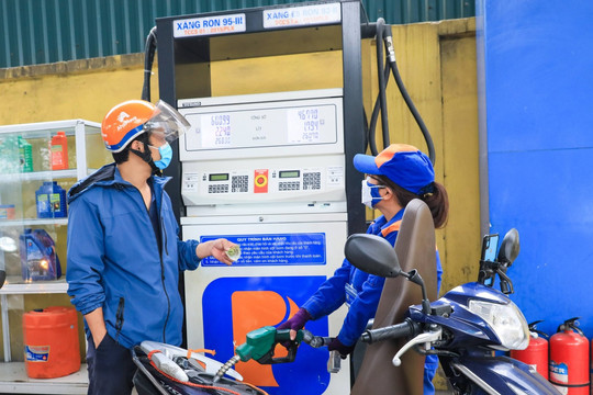 Petrolimex vừa có kiến nghị ‘nóng’ về lộ trình kinh doanh xăng E10 thay thế xăng khoáng trên cả nước