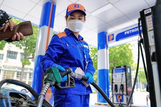 Giá xăng dầu giảm nhẹ