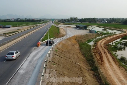 Bộ Xây dựng 'thúc' tiến độ xây trạm dừng nghỉ trên cao tốc Bắc - Nam