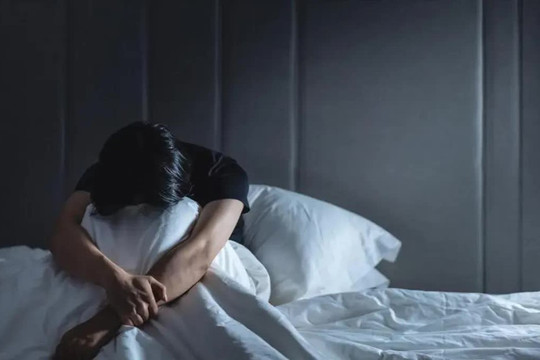 Thường xuyên dậy sớm là cảnh báo của nhiều bệnh lý