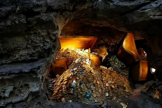Phong tỏa khẩn cấp, thu giữ 1 hòm vàng lớn do người nông dân phát hiện trong núi sâu