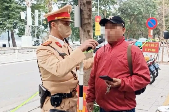 Hà Nội: CSGT phát hiện nhiều tài xế vi phạm nồng độ cồn ở mức cao trong ngày thứ 2 nghỉ Tết Dương lịch