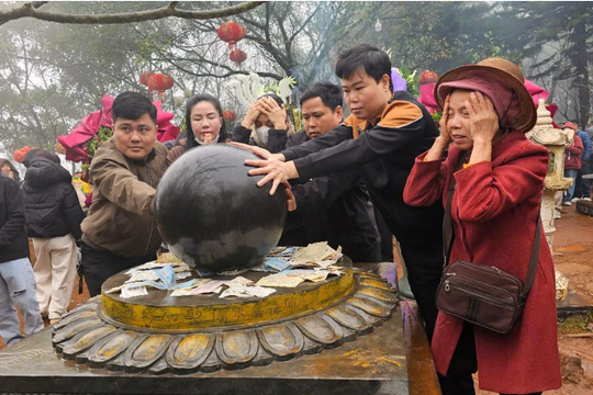 Huyệt đạo linh thiêng bậc nhất Việt Nam tạm dừng đón khách