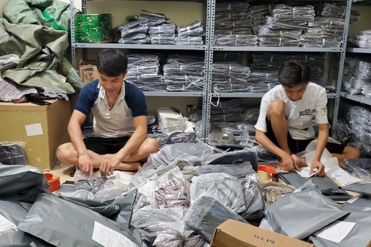 Mùa mua sắm cuối năm đang sôi động, chủ shop đổ tiền chạy quảng cáo nhưng cần cảnh giác, tránh mất tiền oan