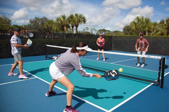 Tại sao không nên uống rượu bia sau khi đánh Pickleball?
