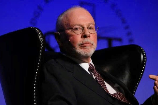 Người đàn ông từng đối đầu Warren Buffett, truy đuổi một quốc gia suốt 15 năm, được báo chí gọi là ‘nhà đầu tư đáng sợ nhất thế giới’