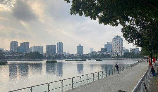 Sau hơn 1 năm cải tạo, hồ Hoàng Cầu dần lộ diện không gian mới