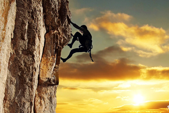 VN-Index ‘lội ngược dòng’, VHM, GAS, DGW tím trần