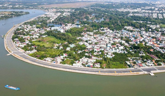 Chỉ hơn một tháng nữa sẽ thông xe tuyến đường ven sông gần 5km đi qua biệt thự cổ là bối cảnh phim Người đẹp Tây Đô