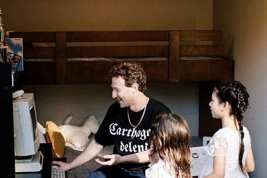 Các tỷ phú công nghệ Mark Zuckerberg, Jeff Bezos, Sam Altman nuôi dạy con thế nào?