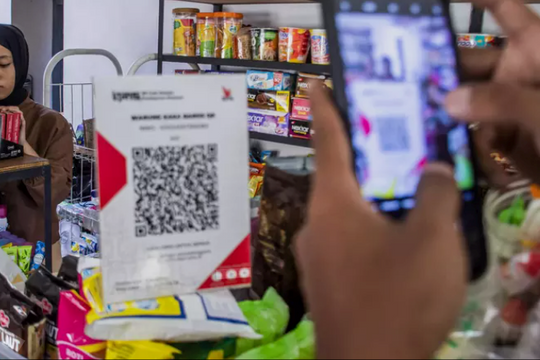 Clip cụ bà bị từ chối vì không biết dùng QR code gây phẫn nộ, NHTW nền kinh tế số 1 Đông Nam Á lên tiếng