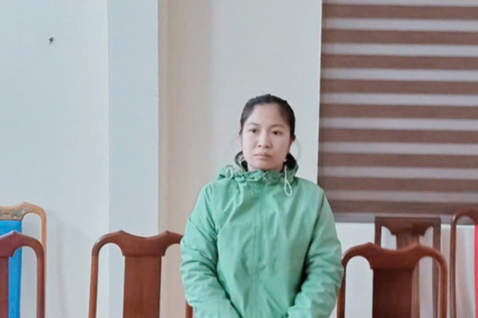 Bắt tạm giam người phụ nữ giấu 160 chỉ vàng trong túi áo, tất chân sau khi nhập cảnh Việt Nam