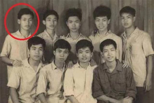 'Thần đồng' Toán học Việt Nam đầu tiên giành Huy chương Vàng Olympic Toán quốc tế: Bố là Thứ trưởng, mẹ là nghệ sĩ, 17 tuổi đã đạt thành tích khủng