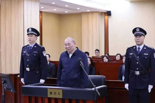 Bắt cựu Giám đốc ngân hàng, tịch thu 7.500 tỷ đồng