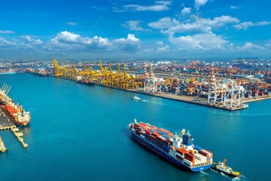 Tăng trưởng GDP Việt Nam vượt mọi dự báo, bất chấp áp lực thuế quan Mỹ