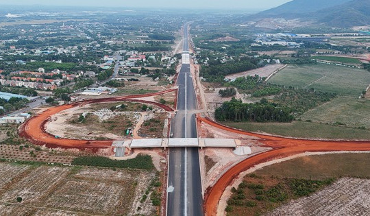 Chỉ hơn tháng nữa, tuyến cao tốc gần 18.000 tỷ kết nối 2 tỉnh thành giàu nhất Việt Nam sẽ đi vào khai thác