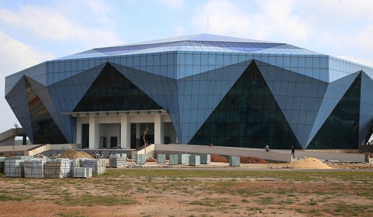 Nhà thi đấu hình kim cương duy nhất tại Việt Nam: Nằm tại tỉnh hẹp nhất với sân vận động 2.500 chỗ