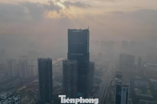 Sương tan, nắng lên nhưng ô nhiễm không khí Hà Nội chưa hạ nhiệt