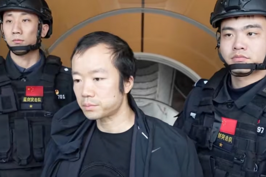 Trần Chí bị còng tay, bịt mắt áp giải về Trung Quốc, ‘núi Bitcoin’ hơn 11 tỷ USD có về tay Mỹ?