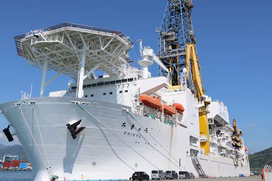 Lắp 600 đoạn ống xuyên xuống đáy biển, siêu cường châu Á làm nên cuộc khai thác lịch sử ở độ sâu 6.000m, mở đường khai thác ‘kho báu’ cả thế giới cần