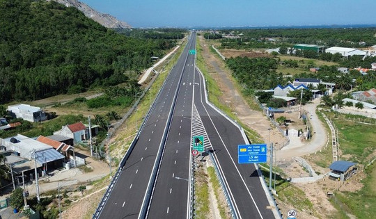 Điểm đầu của cao tốc 12.000 tỷ hư hại mặt đường dù chưa sử dụng: Chủ đầu tư lên tiếng làm rõ