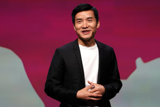 Truy nã một CEO hãng điện thoại