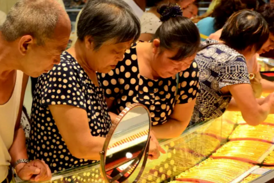 Hàng loạt ngân hàng Trung Quốc cảnh báo về vàng, người dân chú ý