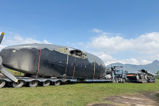 Sân bay 'huyền thoại trên đất lửa' của Việt Nam chính thức tiếp nhận máy bay C-119